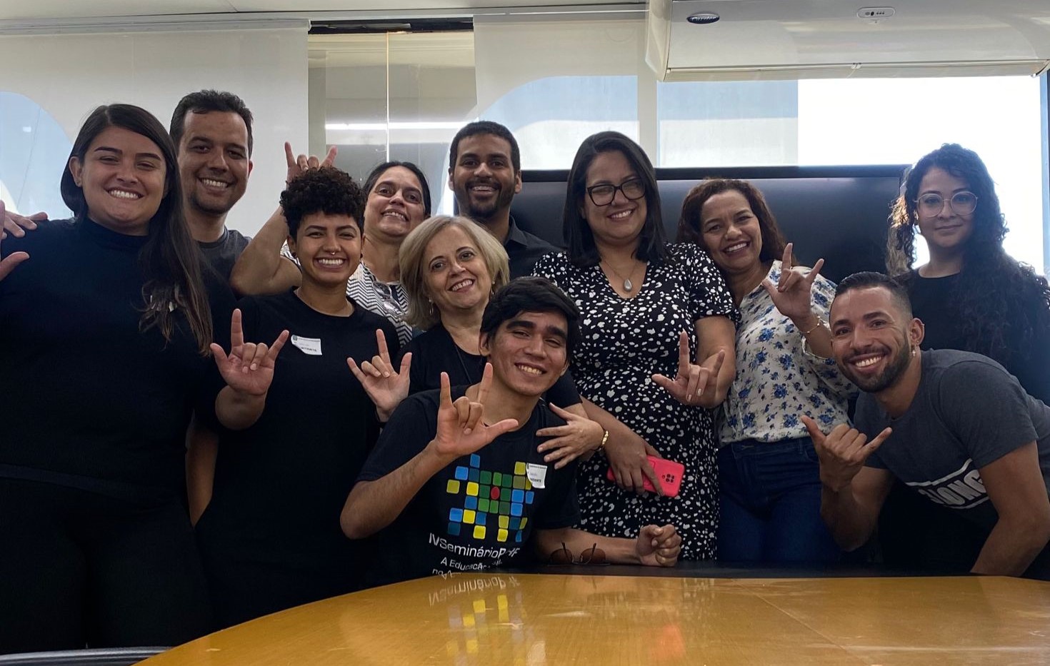 Intérpretes de Libras do Câmpus Aparecida de Goiânia do IFG com representantes do MEC na área de educação bilíngue